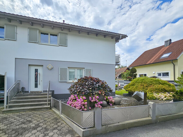 Familientraum in modernisierter Doppelhaushälfte mit Garten, Garage und Westbalkon in Bregenz