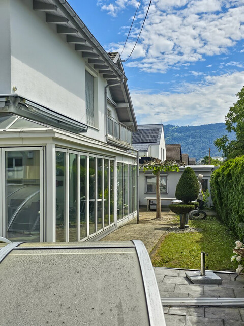 Familientraum in modernisierter Doppelhaushälfte mit Garten, Garage und Westbalkon in Bregenz