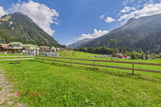 Alpenfeeling auf zwei Etagen – Maisonettewohnung mit Bergblick in Dalaas