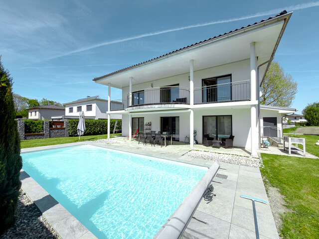 Traumhaftes Einfamilienhaus mit Pool und großem Grundstück in familienfreundlicher Lage von Mäder