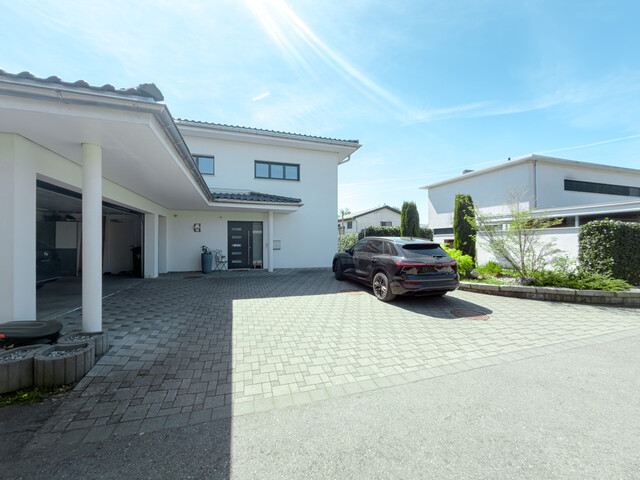 Traumhaftes Einfamilienhaus mit Pool und großem Grundstück in familienfreundlicher Lage von Mäder