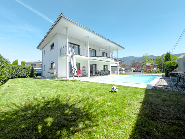 Traumhaftes Einfamilienhaus mit Pool und großem Grundstück in familienfreundlicher Lage von Mäder