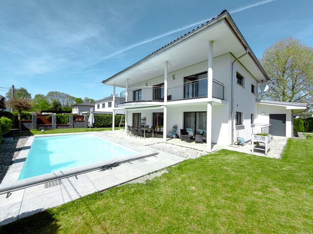 Traumhaftes Einfamilienhaus mit Pool und großem Grundstück in familienfreundlicher Lage von Mäder