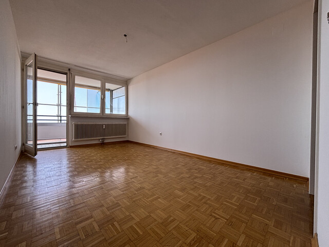 "ohne Provision" wunderbare Aussicht! 2,5 Zimmer Wohnung mit verglastem Balkon
