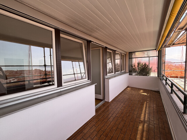 "ohne Provision" wunderbare Aussicht! 2,5 Zimmer Wohnung mit verglastem Balkon