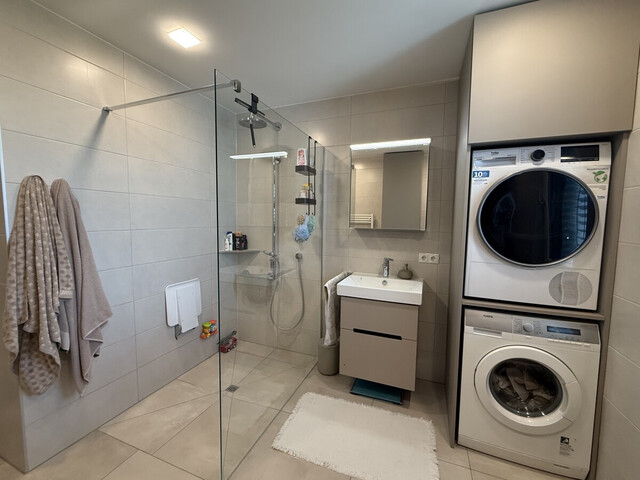 Sonnige 4-Zimmer-Dachgeschosswohnung in ruhiger Lage in Höchst zu vermieten