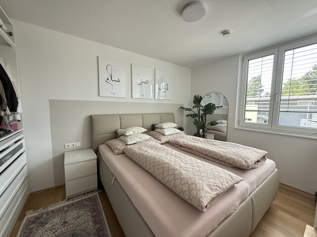 Sonnige 4-Zimmer-Dachgeschosswohnung in ruhiger Lage in Höchst zu vermieten