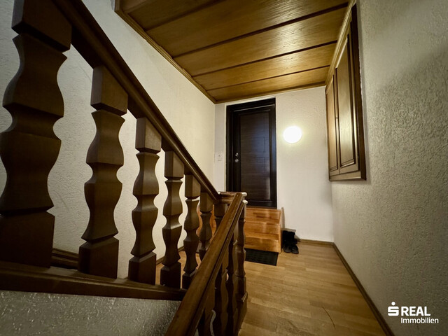 Großes Mehrfamilienhaus mit 5 Wohnungen