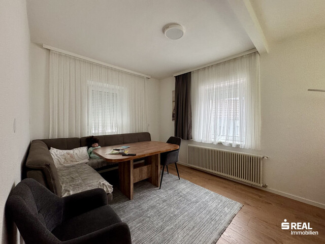 Großes Mehrfamilienhaus mit 5 Wohnungen