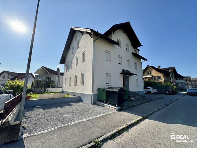 Großes Mehrfamilienhaus mit 5 Wohnungen