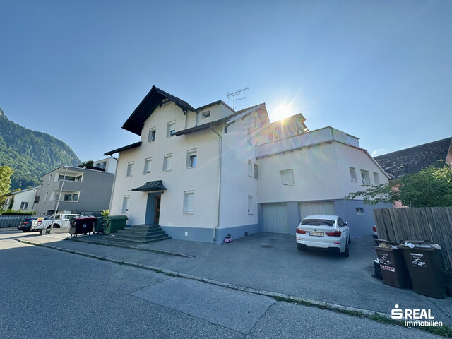 Großes Mehrfamilienhaus mit 5 Wohnungen