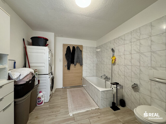 Großes Mehrfamilienhaus mit 5 Wohnungen