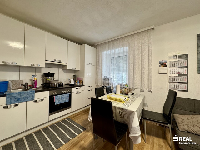 Großes Mehrfamilienhaus mit 5 Wohnungen