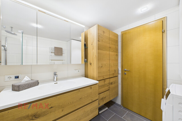 Zwei Etagen, ein Zuhause – Gartenwohnung mit Wohlfühlgarantie und Doppelgarage