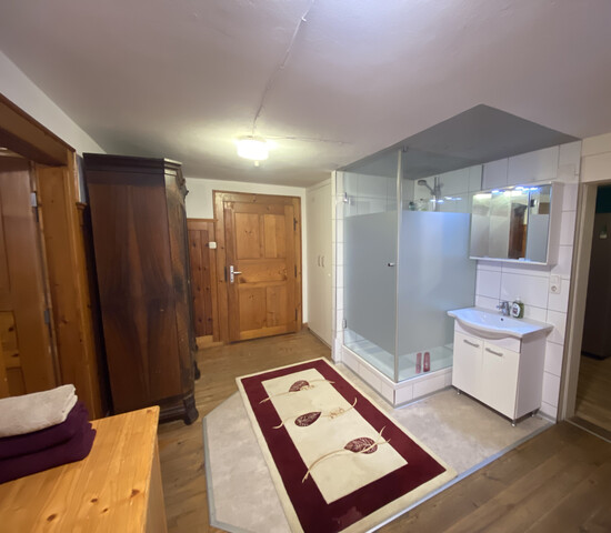 "ohne Provision" geräumige, teilmöblierte 4,5 Zimmer Wohnung