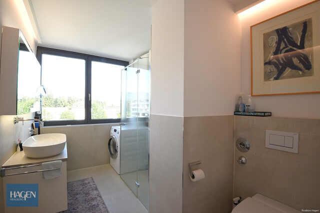 Seenahe Dachgeschossresidenz mit Panorama & Privatsphäre in Hard