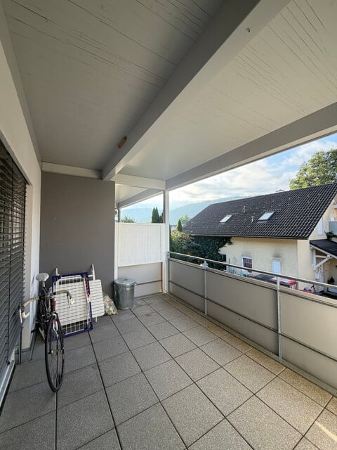 Sehr helle & kuschelige 2 Zimmer Dachgeschosswohnung mit Terrasse, Grenznähe! 