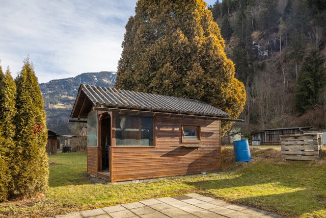 Einfamilienhaus mit großem Grund