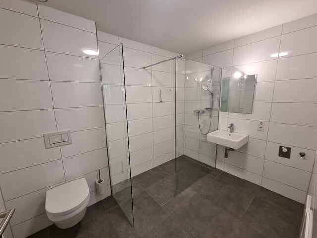 Moderne Terrassenwohnung in Neubau mit Parkplatz, Balkon; Keller - Top Ausstattung!