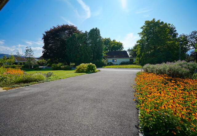 Interessante Kapitalanlage - gepflegtes Einfamilienhaus
in ruhiger Lage mit Wohnrecht