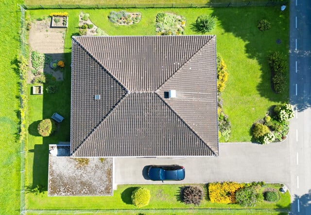 Interessante Kapitalanlage - gepflegtes Einfamilienhaus
in ruhiger Lage mit Wohnrecht