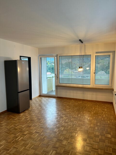 Sanierte 2-Zimmer-Wohnung mit 2 verglasten Balkonen und toller Aussicht