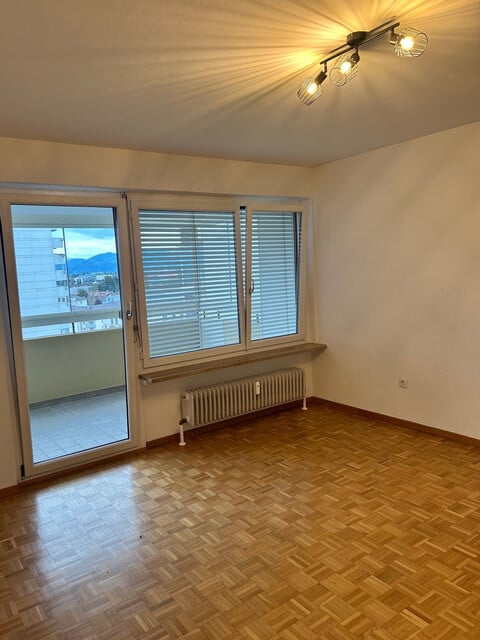Sanierte 2-Zimmer-Wohnung mit 2 verglasten Balkonen und toller Aussicht