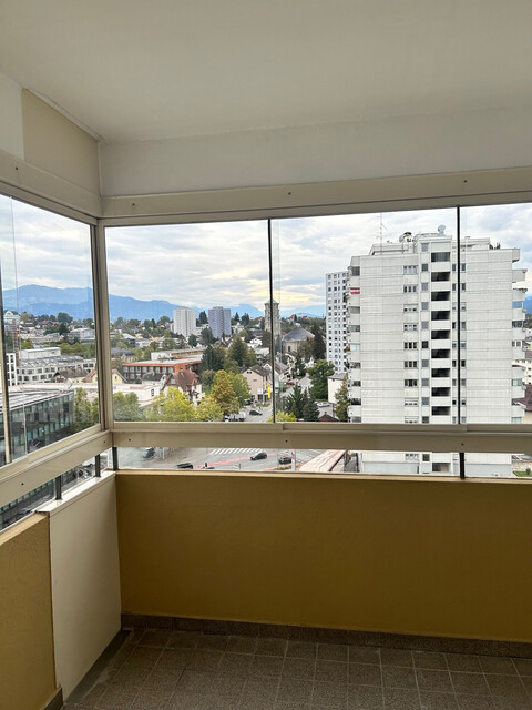 Sanierte 2-Zimmer-Wohnung mit 2 verglasten Balkonen und toller Aussicht