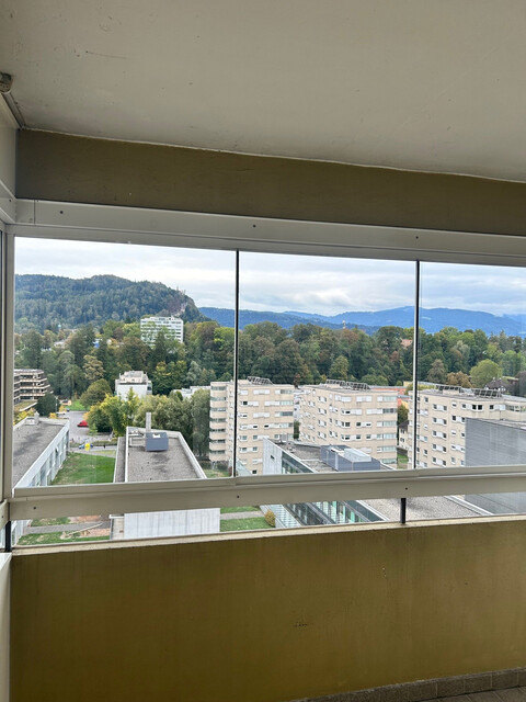 Sanierte 2-Zimmer-Wohnung mit 2 verglasten Balkonen und toller Aussicht