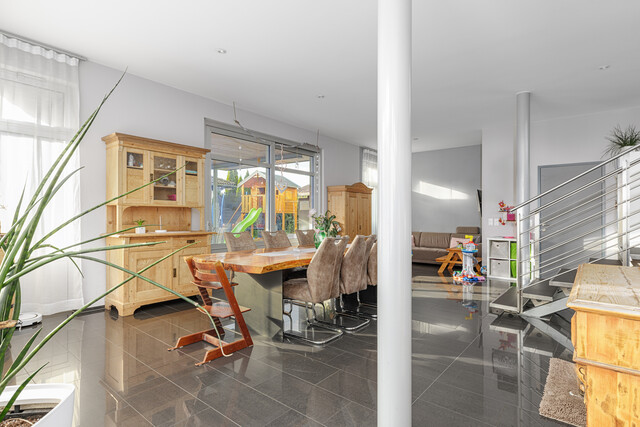 Modernes Wohnen und Arbeiten in einem Haus