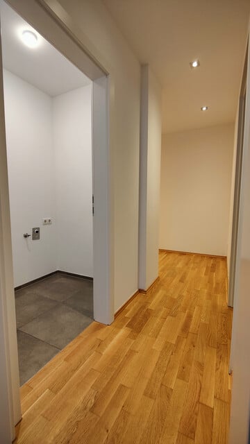 2 Zimmer Wohnung /Büro Nähe Landesgericht