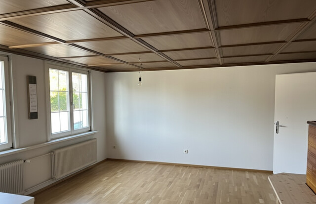 Geräumige Wohnung mit 2 Parkplätzen, Terrasse, Keller und Fahrradabstellraum