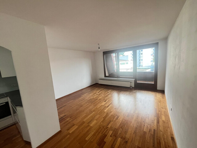56m2, 2-Zimmer-Wohlfühlwohnung, provisionsfrei, renoviert für Single oder Paar, Balkonblick zur Karrenseilbahn...