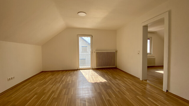 "ohne Provision" geräumige, helle 2,5 Zimmer Wohnung mit Balkon