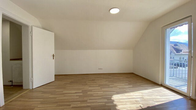 "ohne Provision" geräumige, helle 2,5 Zimmer Wohnung mit Balkon