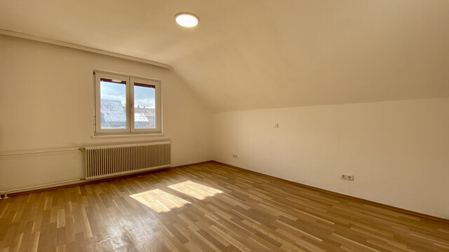 "ohne Provision" geräumige, helle 2,5 Zimmer Wohnung mit Balkon