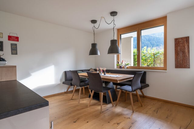 Großzügige 4-Zimmer Wohnung mit Garten und Bergblick!