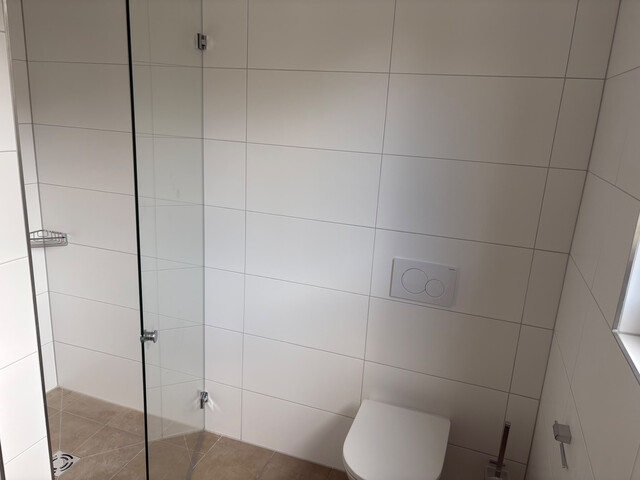 DREIZIMMERGARTENWOHNUNG mit Garage, 4 Stellplätzen, 16 m² Terrasse, 120 m² Garten und Abstellraum