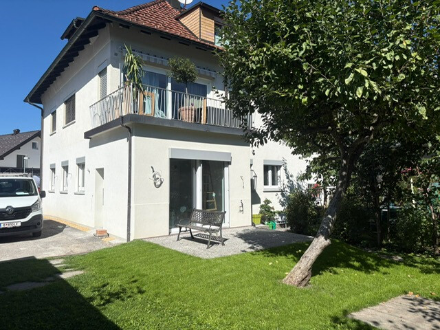 DREIZIMMERGARTENWOHNUNG mit Garage, 4 Stellplätzen, 16 m² Terrasse, 120 m² Garten und Abstellraum
