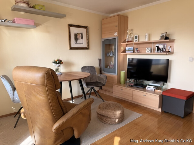 NEUER PREIS: gepflegte 3,5-Zimmer-Wohnung mit verglaster Loggia & Tiefgarage in Hard