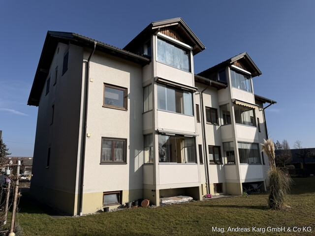 NEUER PREIS: gepflegte 3,5-Zimmer-Wohnung mit verglaster Loggia & Tiefgarage in Hard