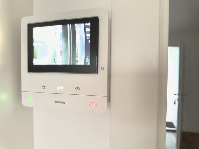 3 Zimmer Gartenwohnung Süd-West orientiert . SEEnahes FREIstehendes DREIgeschoßiges Wohngebäude  Angrenzend an Weingärten. In Sackgasse. T2