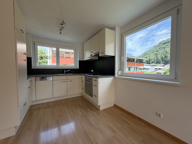 Schöne und sonnige  3-Zimmer-Wohnung mit 2 Tiefgaragenplätzen