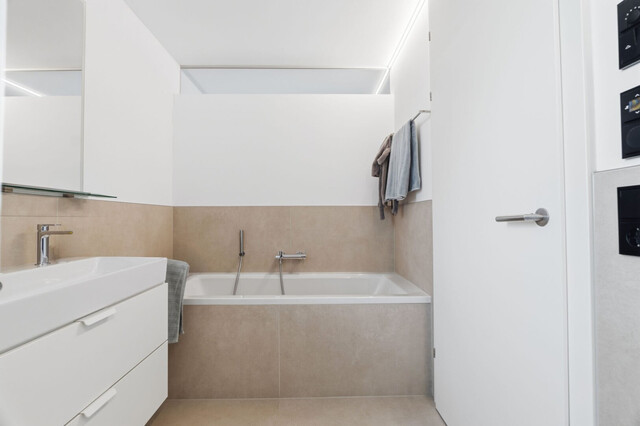 Moderne 3-Zimmer Dachgeschoßwohnung mit Terrasse und Tiefgarage