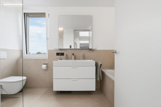 Moderne 3-Zimmer Dachgeschoßwohnung mit Terrasse und Tiefgarage