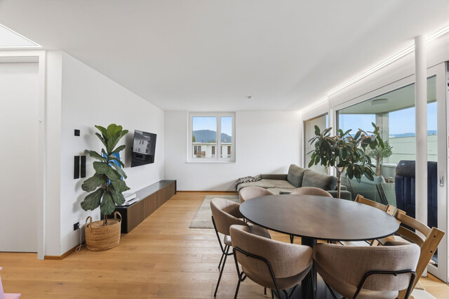Moderne 3-Zimmer Dachgeschoßwohnung mit Terrasse und Tiefgarage