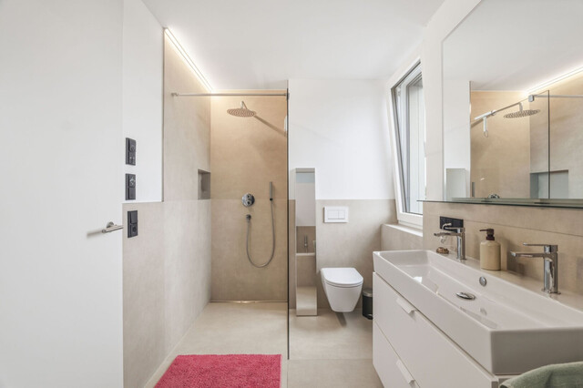 Moderne 3-Zimmer Dachgeschoßwohnung mit Terrasse und Tiefgarage