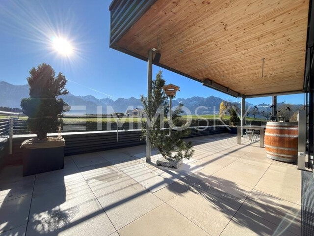 Exklusive Penthouse-Wohnung mit integriertem Geschäftshaus in Röns.