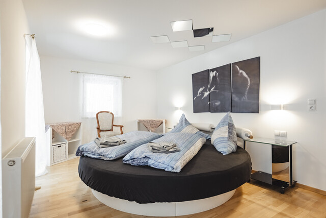 Ferienhaus mit 4 separaten Apartments in Klösterle am Alrberg