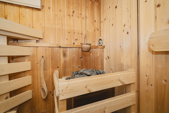 Ferienhaus mit 4 separaten Apartments in Klösterle am Alrberg